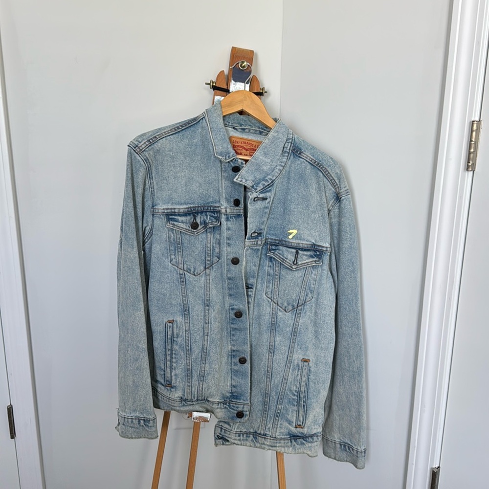 Levi’s Large denim jacket | light wear